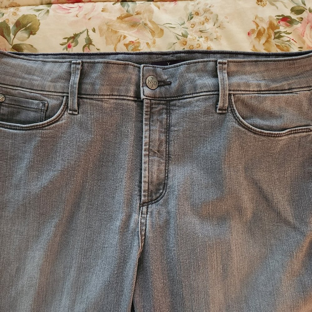 NYDJ SAMANTHA SLIM Straight Leg Jeans Light Wash Gray Size 14 32" Inseam Pockets - Picture 2 of 10